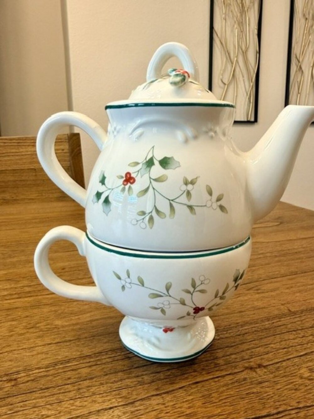 WINTERBERRY by Pfaltzgraff Sculpted Individual Teapot with Cup